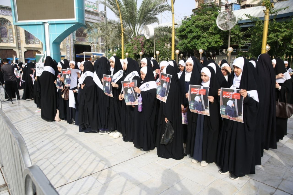 في وقفة سلمية ترفض منع الحجاب... طالبات مدارس العتبة الحسينية يتضامن مع زميلاتهن الطالبات الاذربيجانيات المحجبات