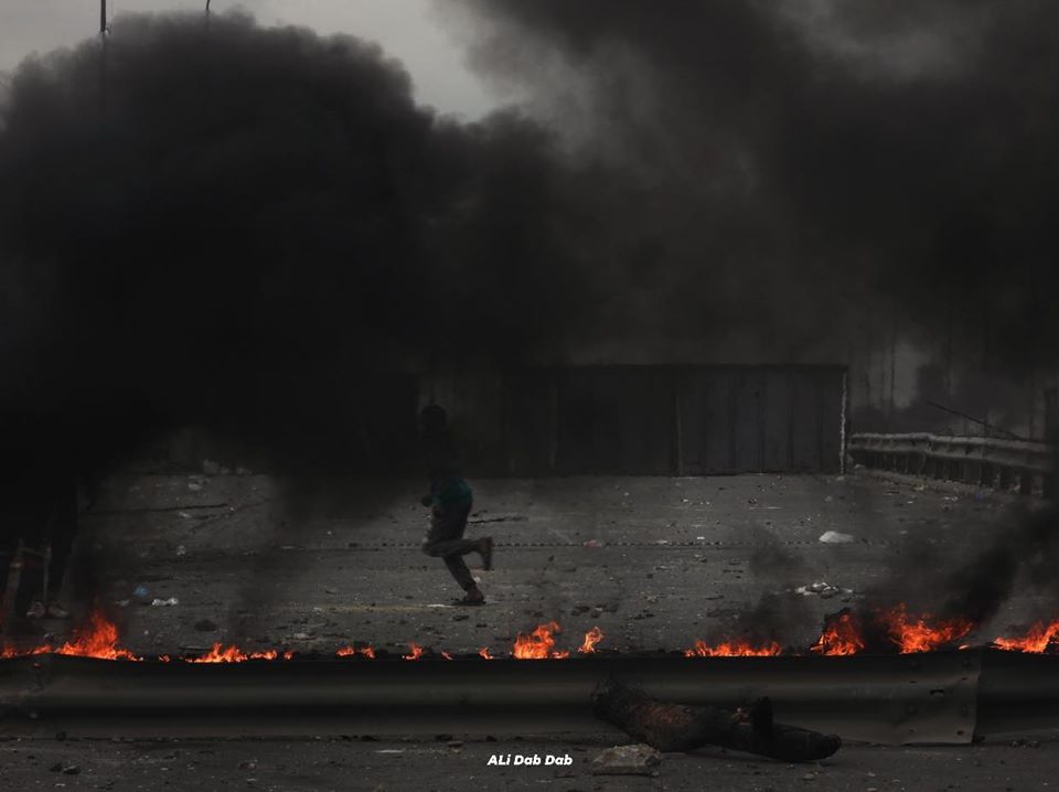 الاعلام الامني: اصابة منتسب برمي رمانة من قبل المتواجدين فوق سريع محمد القاسم