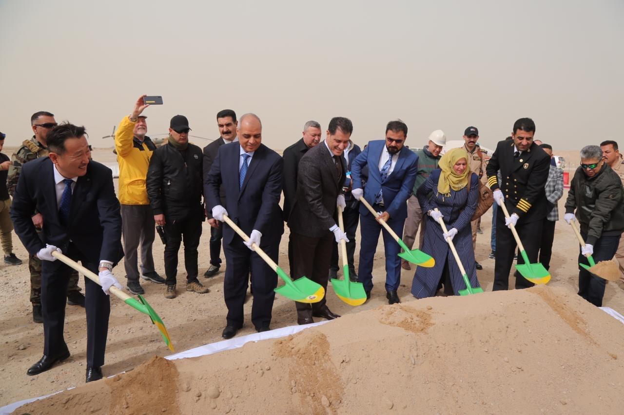 بالصور.. وضع حجر الاساس لاول نفق لسير المركبات تحت مجرى مائي في العراق