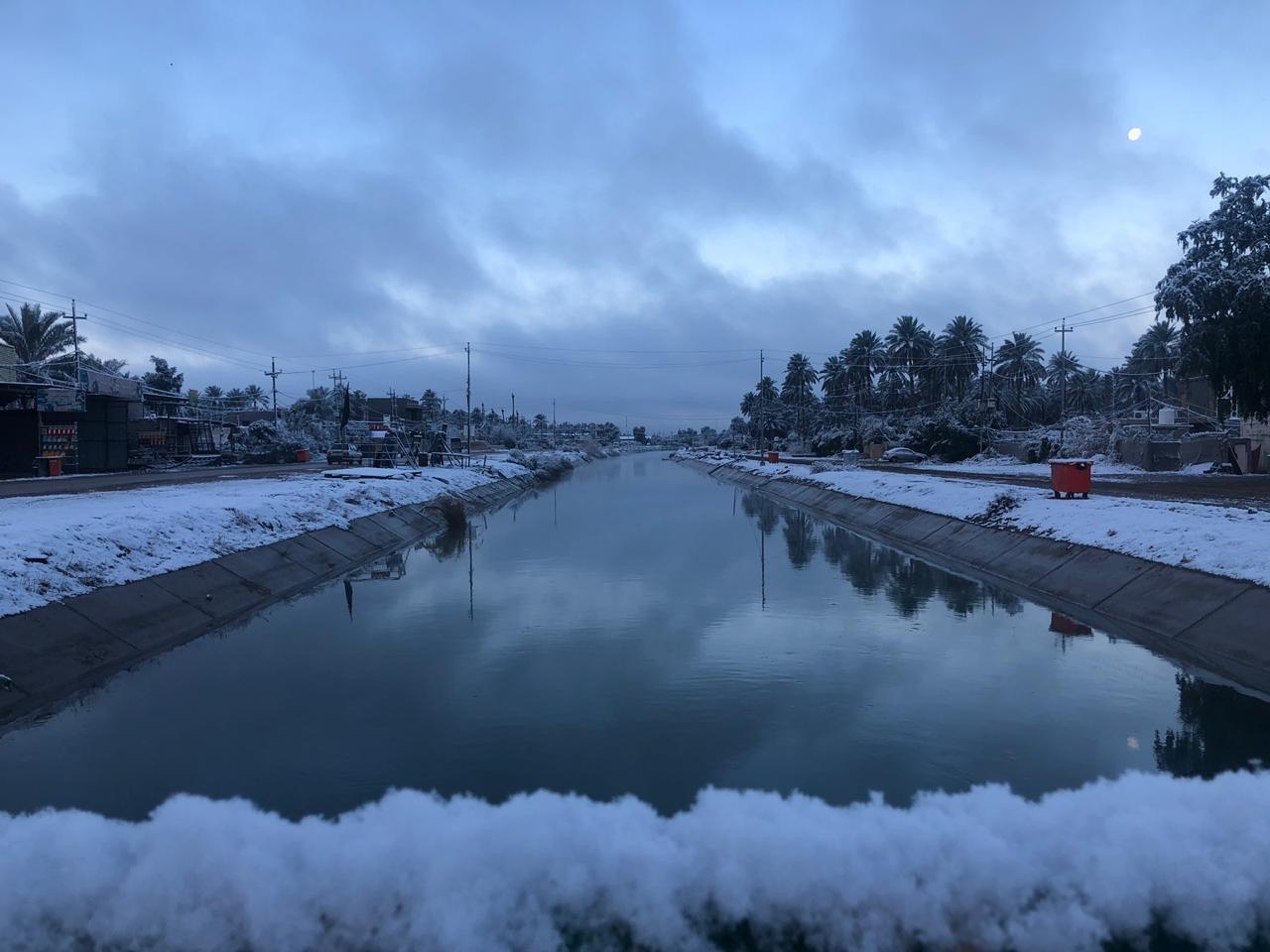 بالفيديو.. الثلوج تغطي شوارع كربلاء