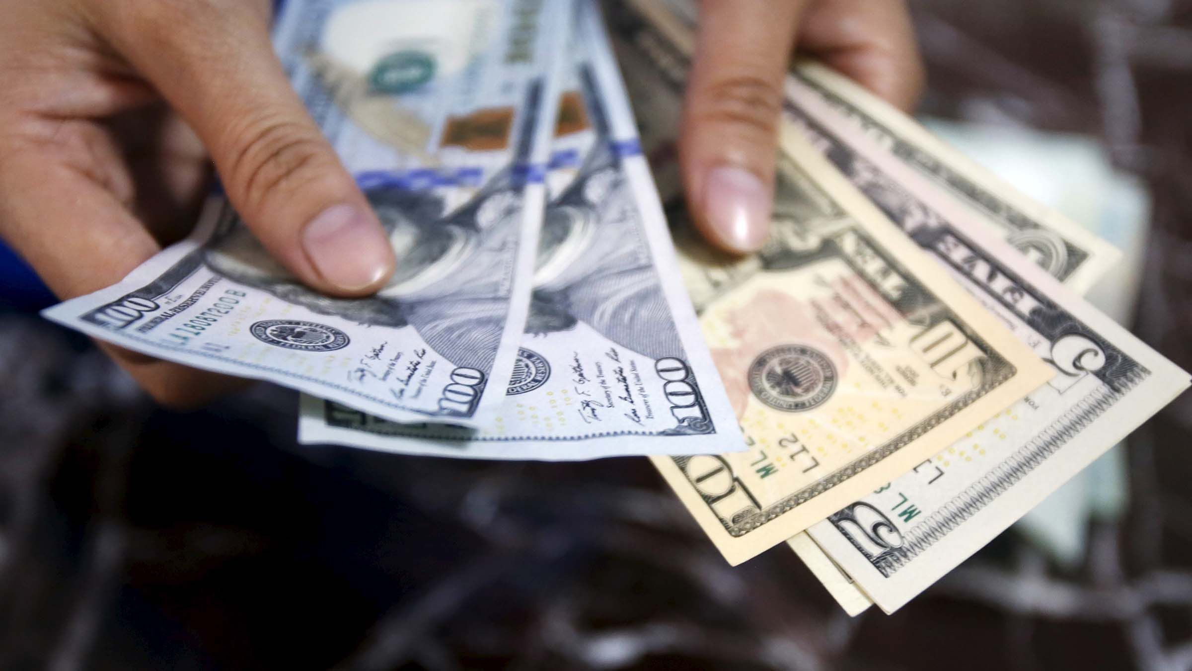 ارتفاع اسعار صرف الدولار امام الدينار العراقي في السوق المحلية