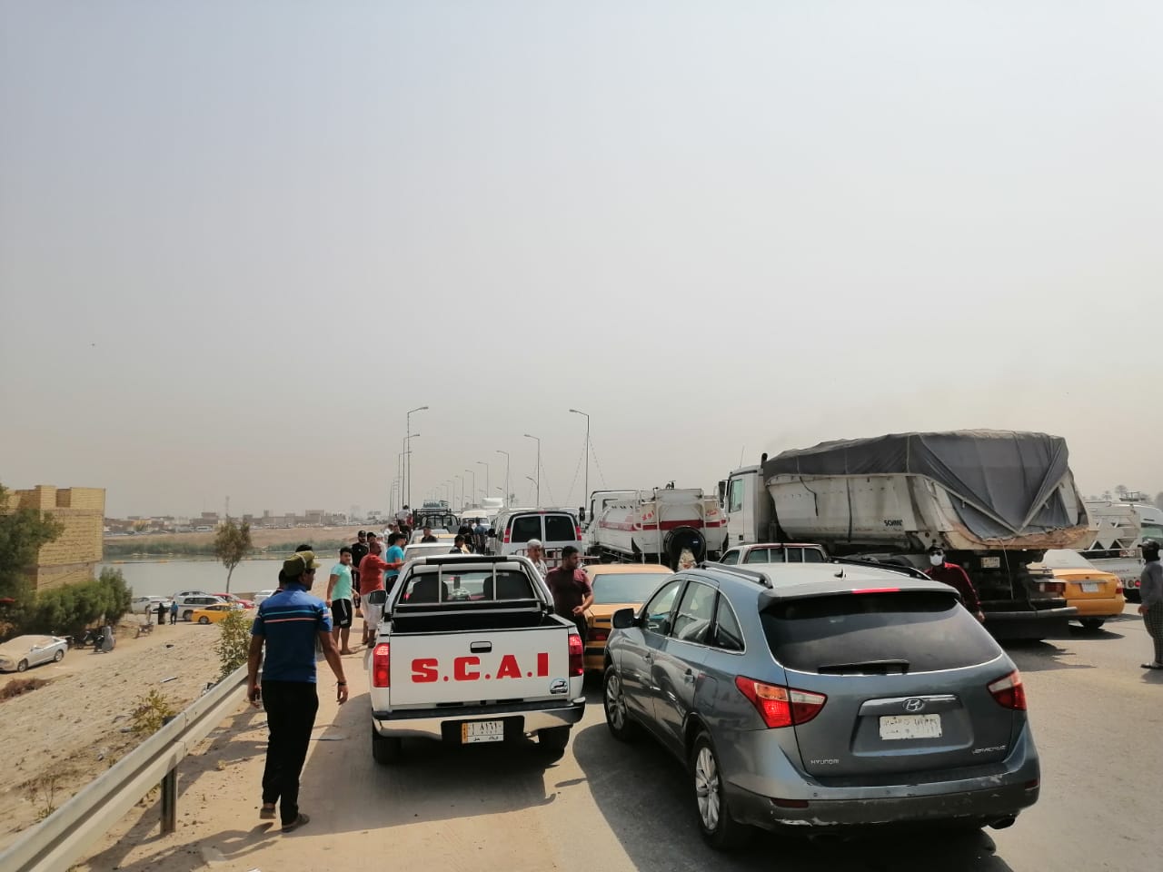 قطع طريق كربلاء - بابل احتجاجاً على تردي الكهرباء (صور)