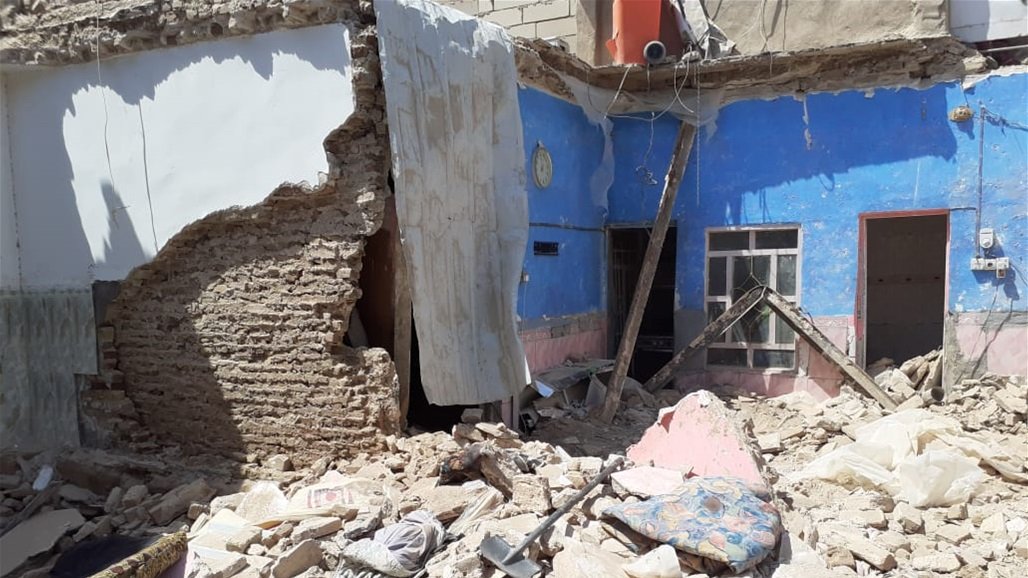 انقاذ طفلين وامهما مع انتشال جثة رضيع من تحت ركام دار في النجف