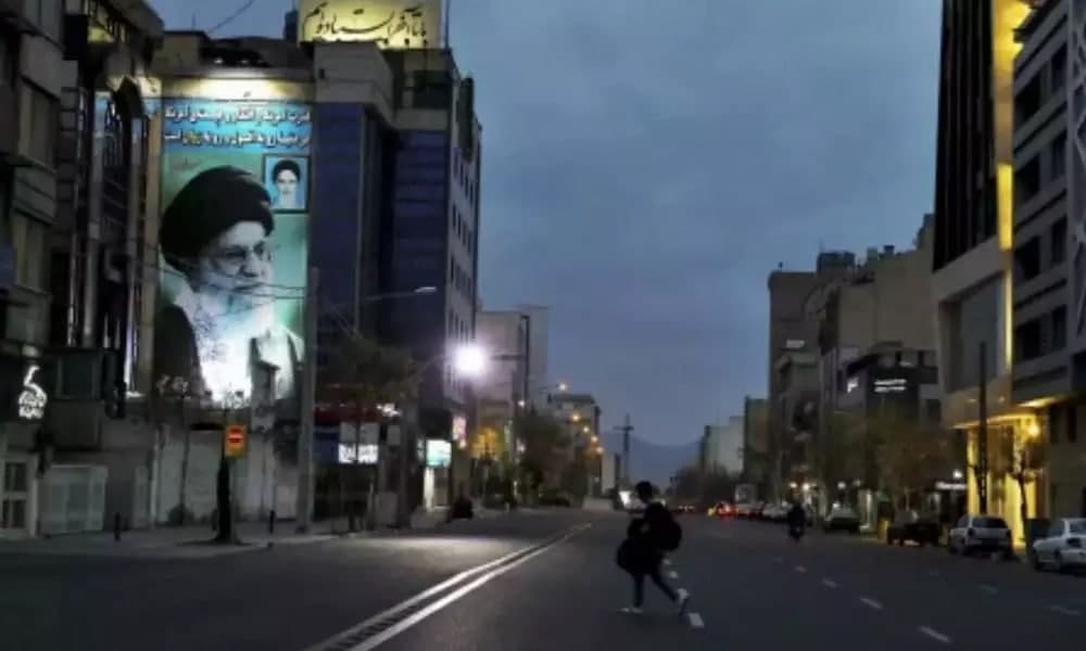 إيران تبدأ خطة إغلاق شامل تمتد أسبوعين في المدن "الحمراء" لمواجهة "الجائحة"