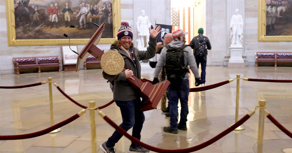فوضى واشنطن.. من قاد أنصار ترامب لاقتحام الكونغرس؟