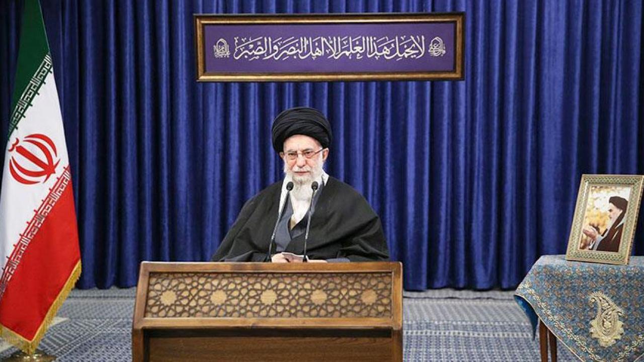 السيد خامنئي: إيران لا تتدخل في شؤون العراق ولبنان وسوريا