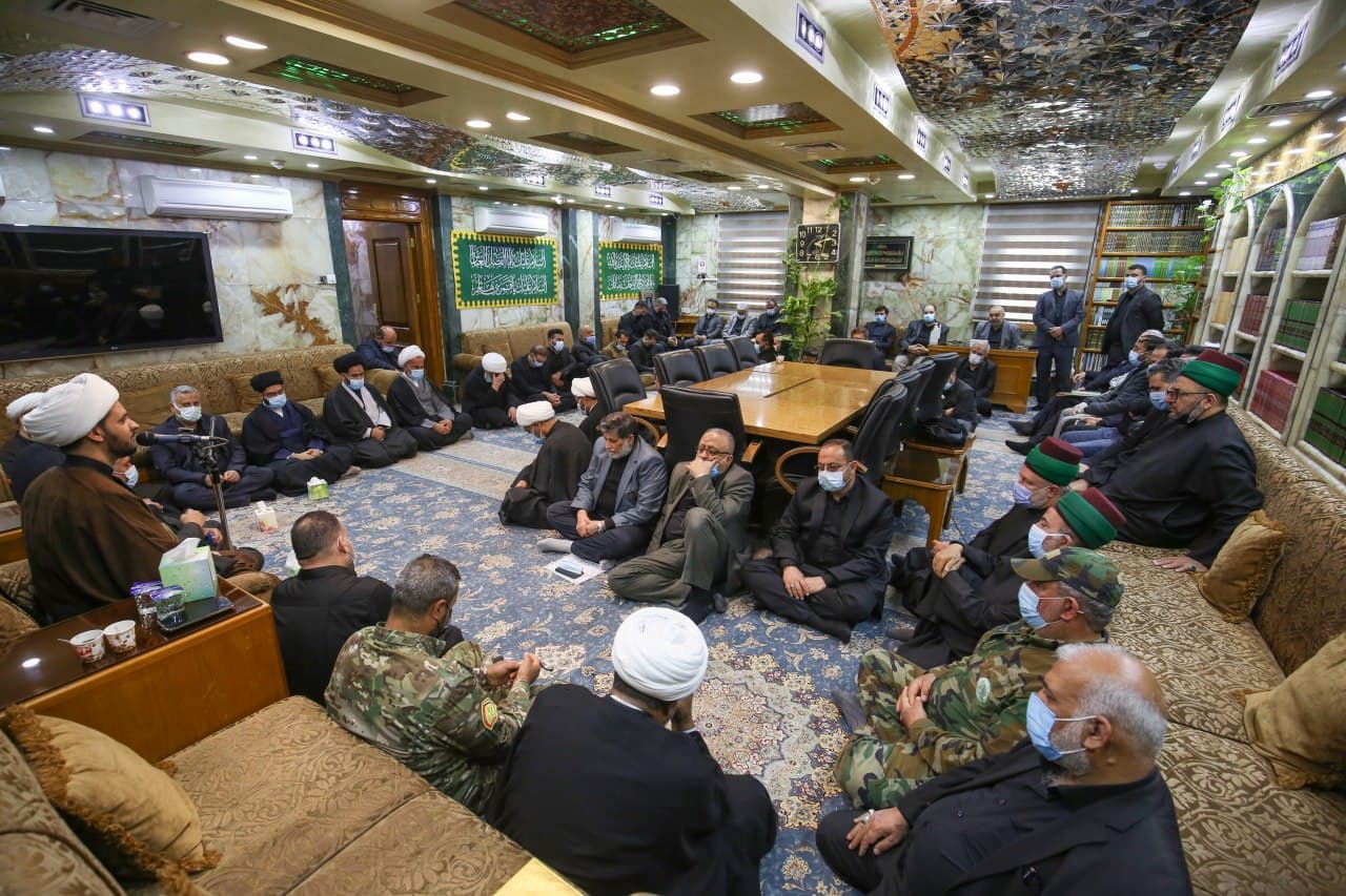 ممثل المرجع السيستاني يقيم مجلس عزاء الامام الكاظم عليه السلام في مكتبه بكربلاء (صور)