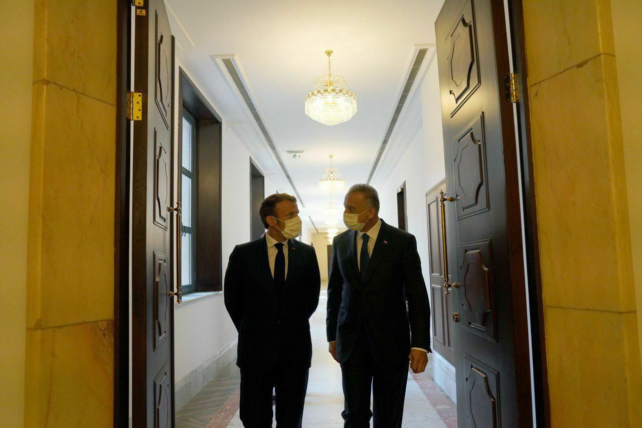 ماكرون يتصل بالكاظمي والاخير يؤكد: العراق بعيد عن سياسة المحاور والتصعيد