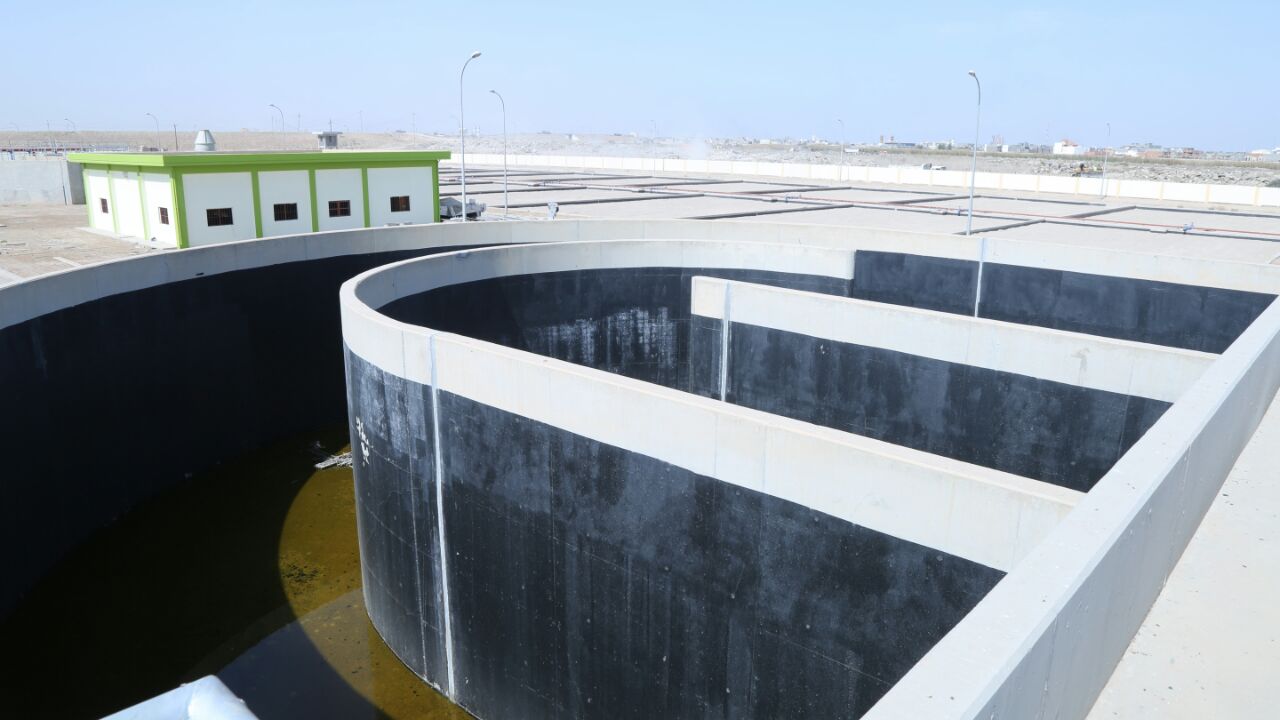 وزارة الإعمار تعلن انجاز 94% من مشروع شبكات مجاري الرمادي (صور)