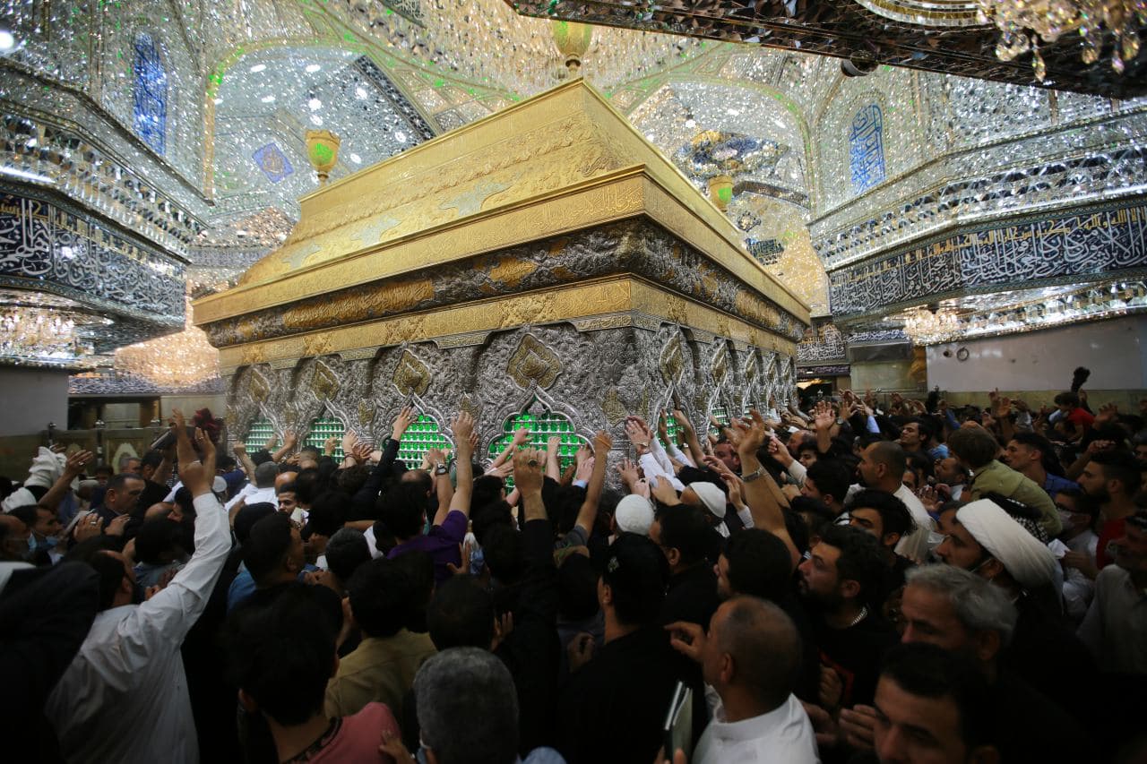 حتى مطلع الفجر.. شاهد اجواء ليلة القدر في كربلاء