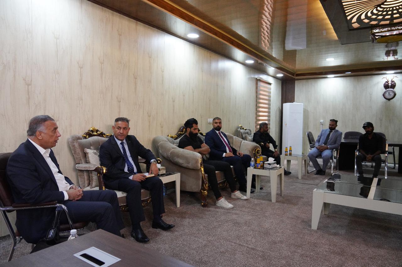 الكاظمي يلتقي بمجاميع من متظاهري ذي قار