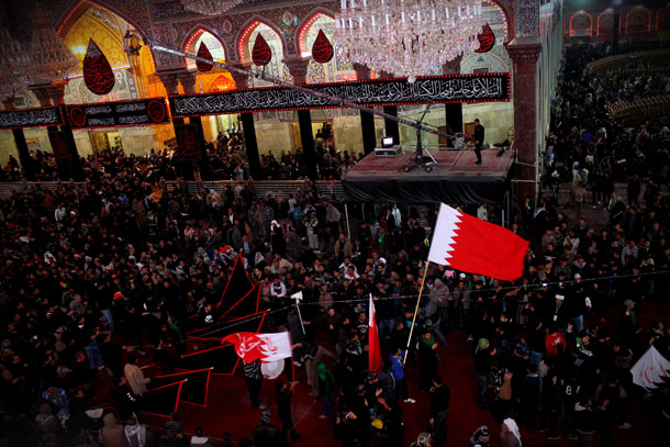 النظام البحريني يوقف عدد من زوّار كربلاء على خلفيّة زيارة الإمام الحسين (ع)