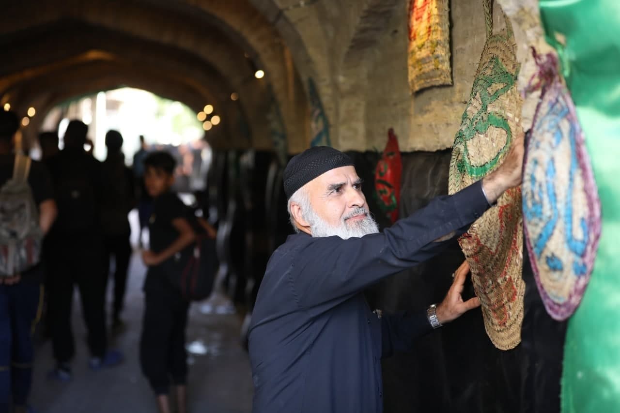 تقاعدوا من الوظيفة فتطوعوا للخدمة.. ايقونات كربلائية عشقها فطري للحسين (تقرير مصور)