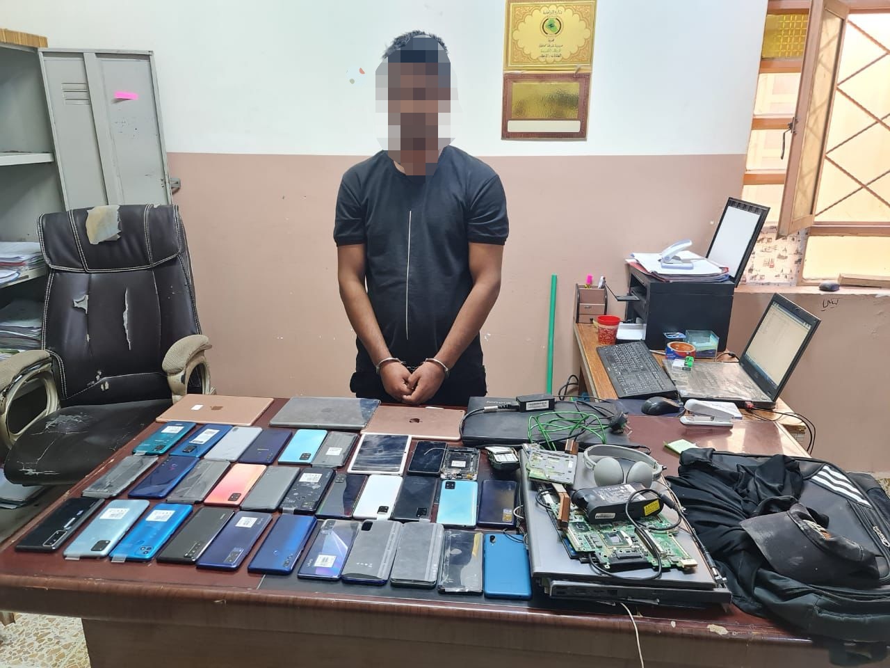 جرائم كربلاء تلقي القبض على احد سراق محال اجهزة الموبايل