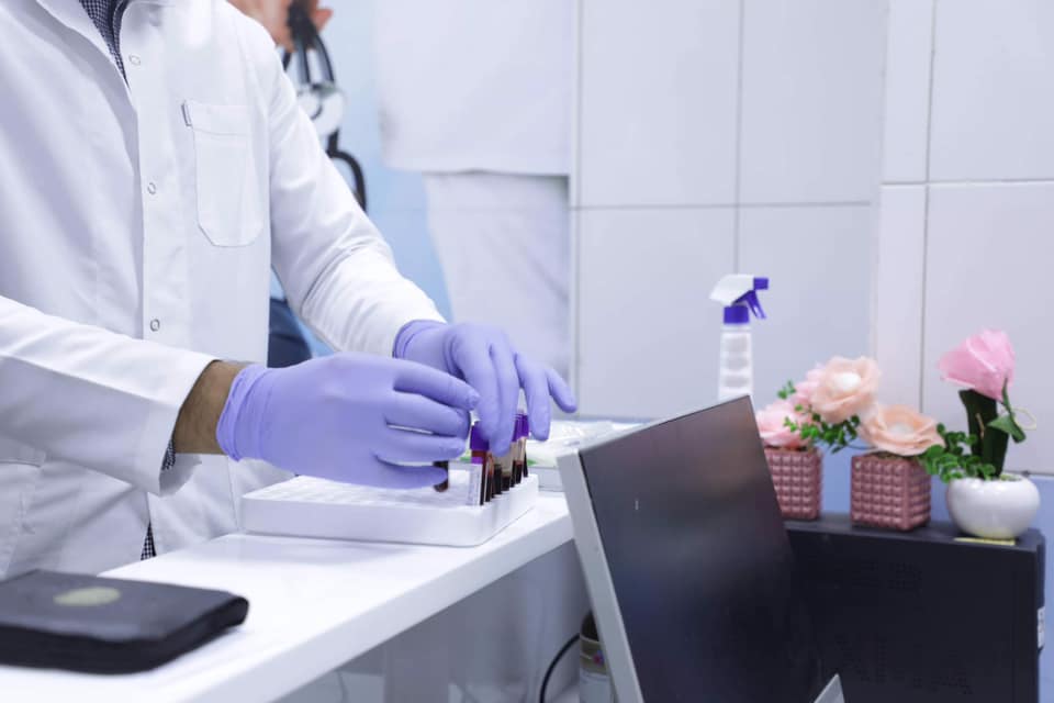 الموقف الوبائي لفيروس كورونا بالعراق