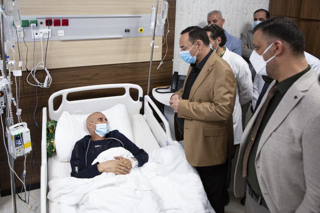 محافظ نينوى يزور مؤسسة وارث لعلاج الأورام في كربلاء و يشيد بمبادرة العتبة الحسينية للعلاج المجاني (فيديو)