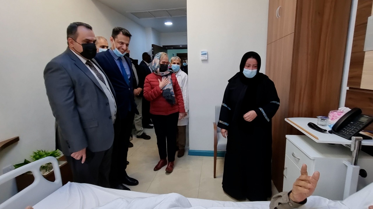 نائبة بلاسخارت خلال زيارتها مؤسسة وارث للامراض السرطانية بكربلاء: اذهلني التطور الموجود فيها (فيديو)