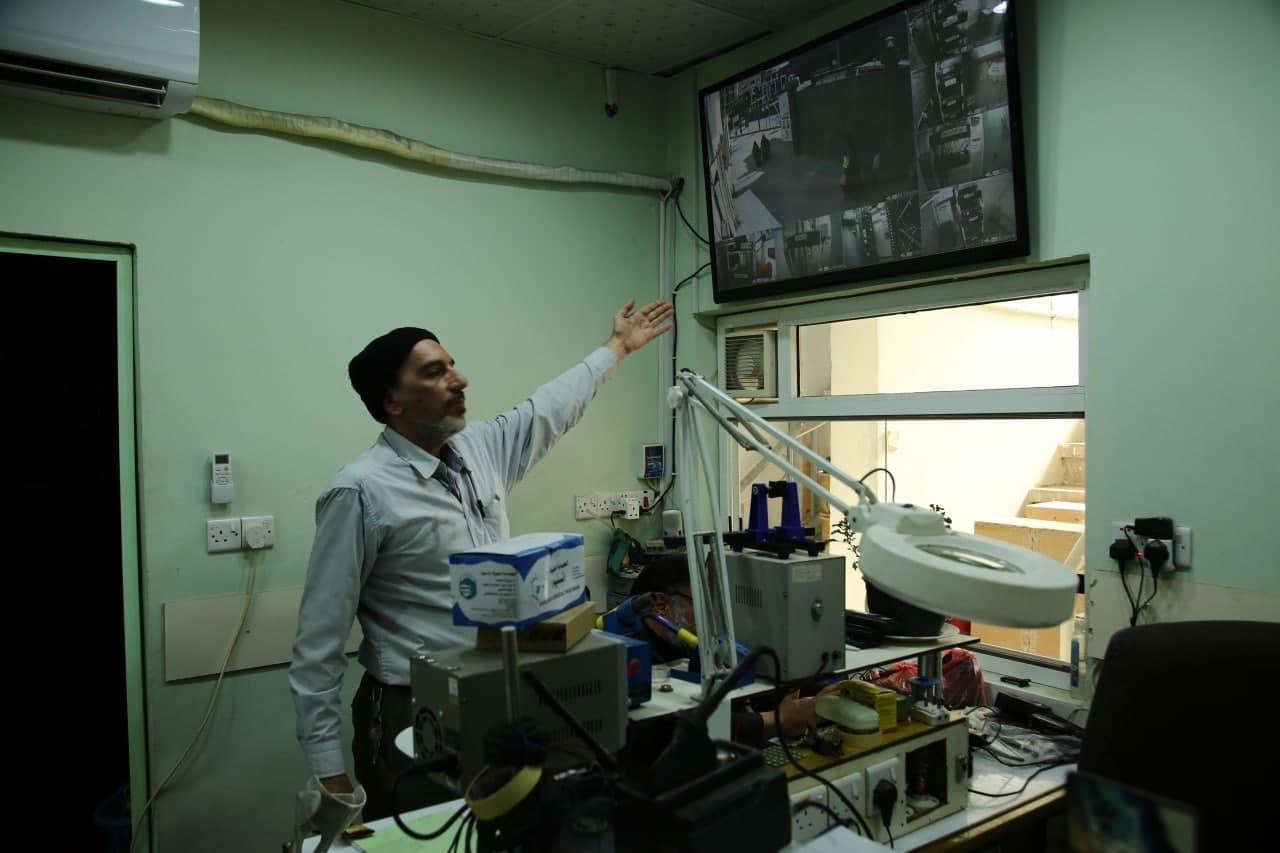 الواسطي.. فنان العتبة الحسينية في صنع اجهزة الاتصال وكشف المتفجرات