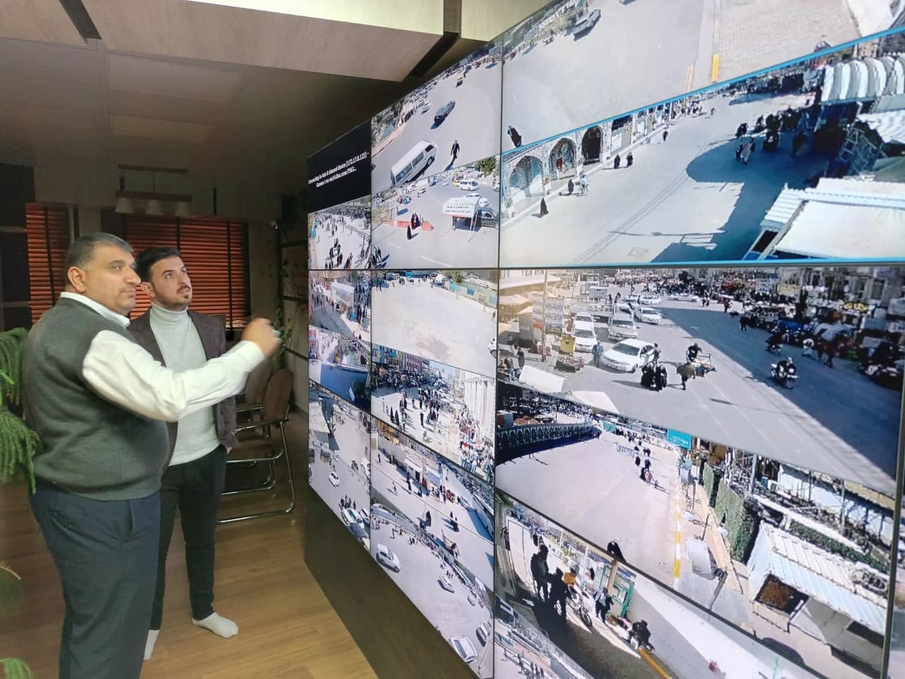 شعبة سيطرة النداءات بالعتبة الحسينية..  يعملون بصمت وضجيج نداءاتهم يملا الآفاق (تقرير مصور)