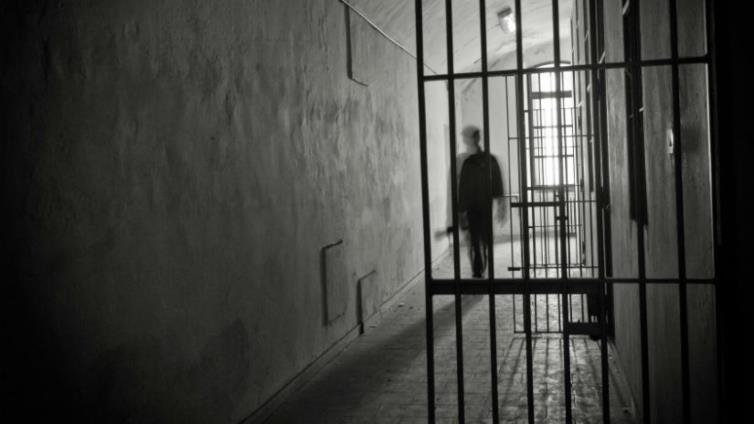 سجن "الحوت" يبتلع "محكوم بالأعدام"