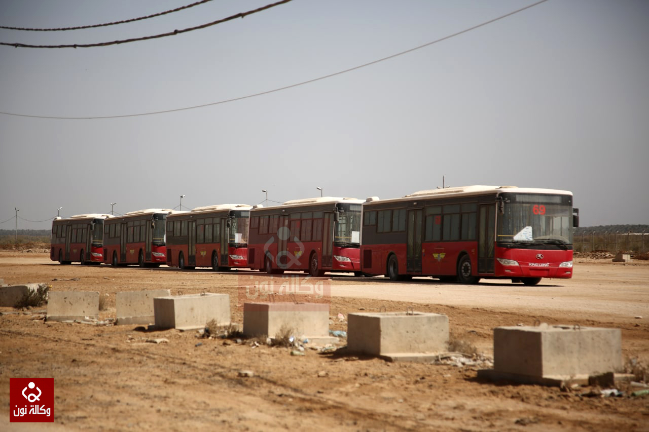 مشروع النقل العام في كربلاء.. باصات حمراء تركت في العراء (صور)