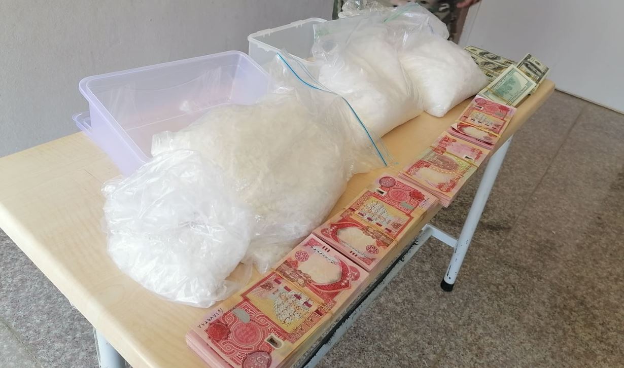 بحوزته نحو 18 ألف حبة مخدرة.. اعتقال تاجر مخدرات جنوبي العراق