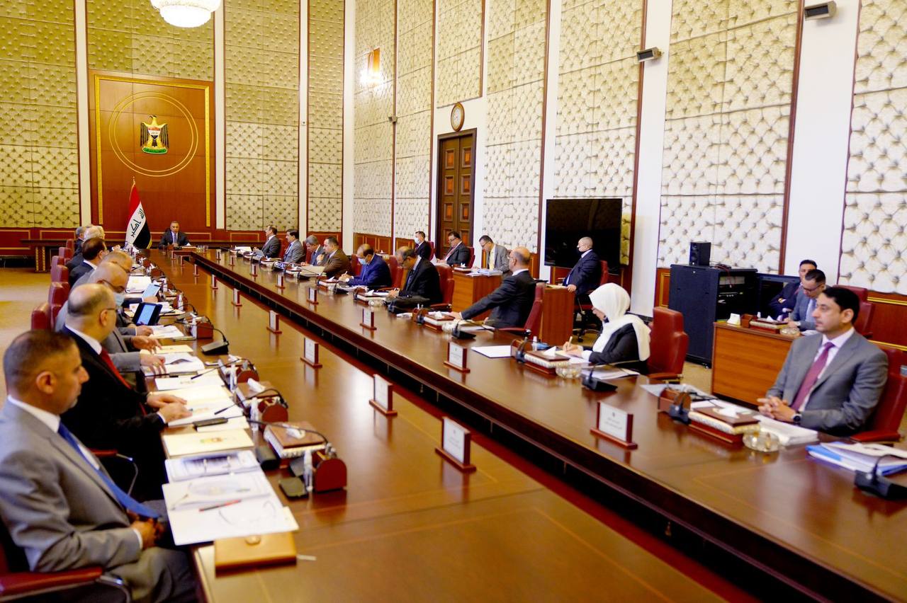 الكاظمي يأسف لقرارات اتخذها وزراء بحكومته مست المواطن