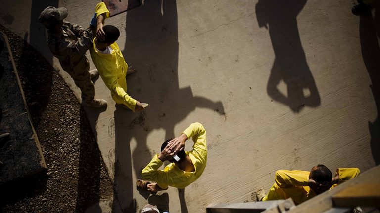 جمعت بين الإرهاب والـ"بككه".. اعتقال عصابة بحوزتها (32) كغم مخدرات على الحدود العراقية