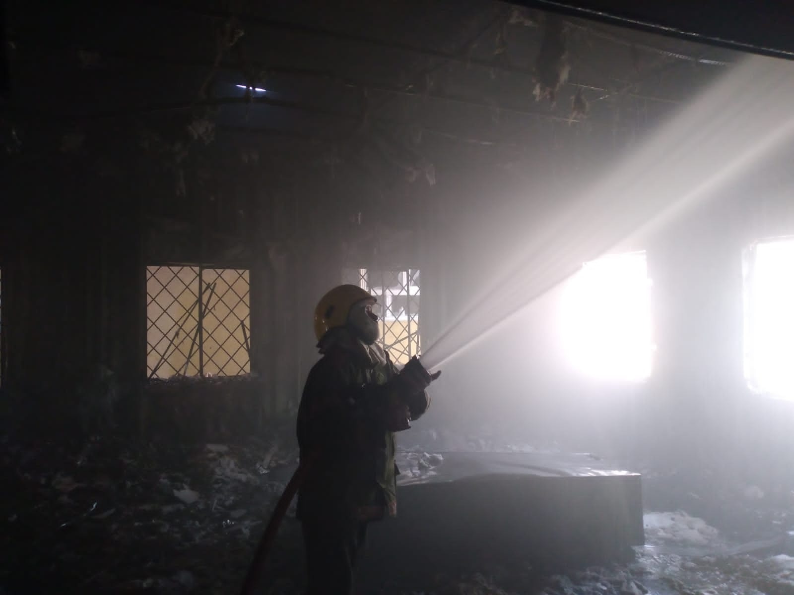 حريق في سايلو النجف والدفاع المدني يتدخل