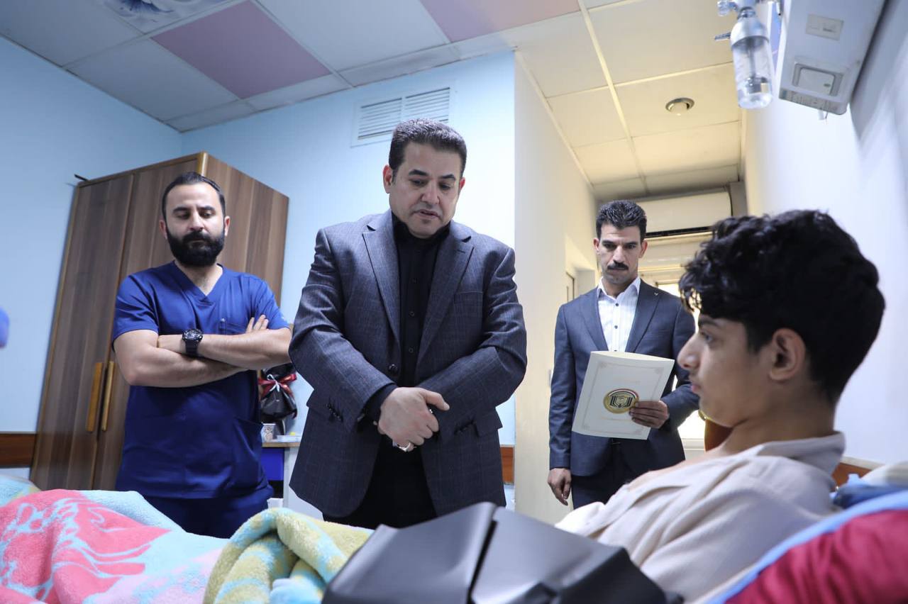 رئيس لجنة تقصي حقائق أحداث الخضراء يتفقد الجرحى داخل المستشفيات (صور)