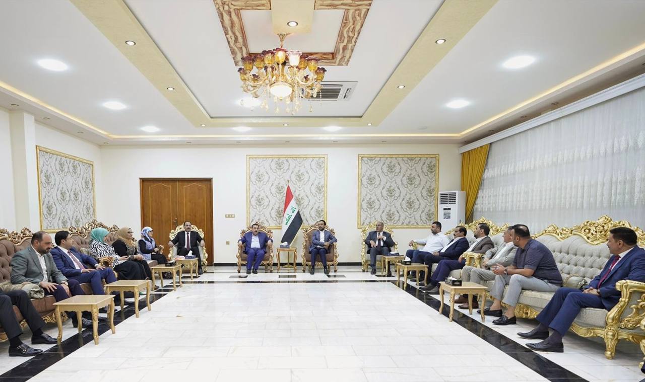 الحلبوسي يبحث الاوضاع الخدمية والتنموية مع ممثلي الانبار (صور)