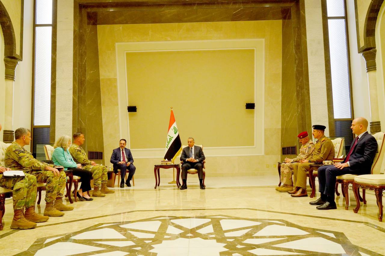 الكاظمي يستقبل قائد القيادة المركزية الأمريكية الوسطى (فيديو)