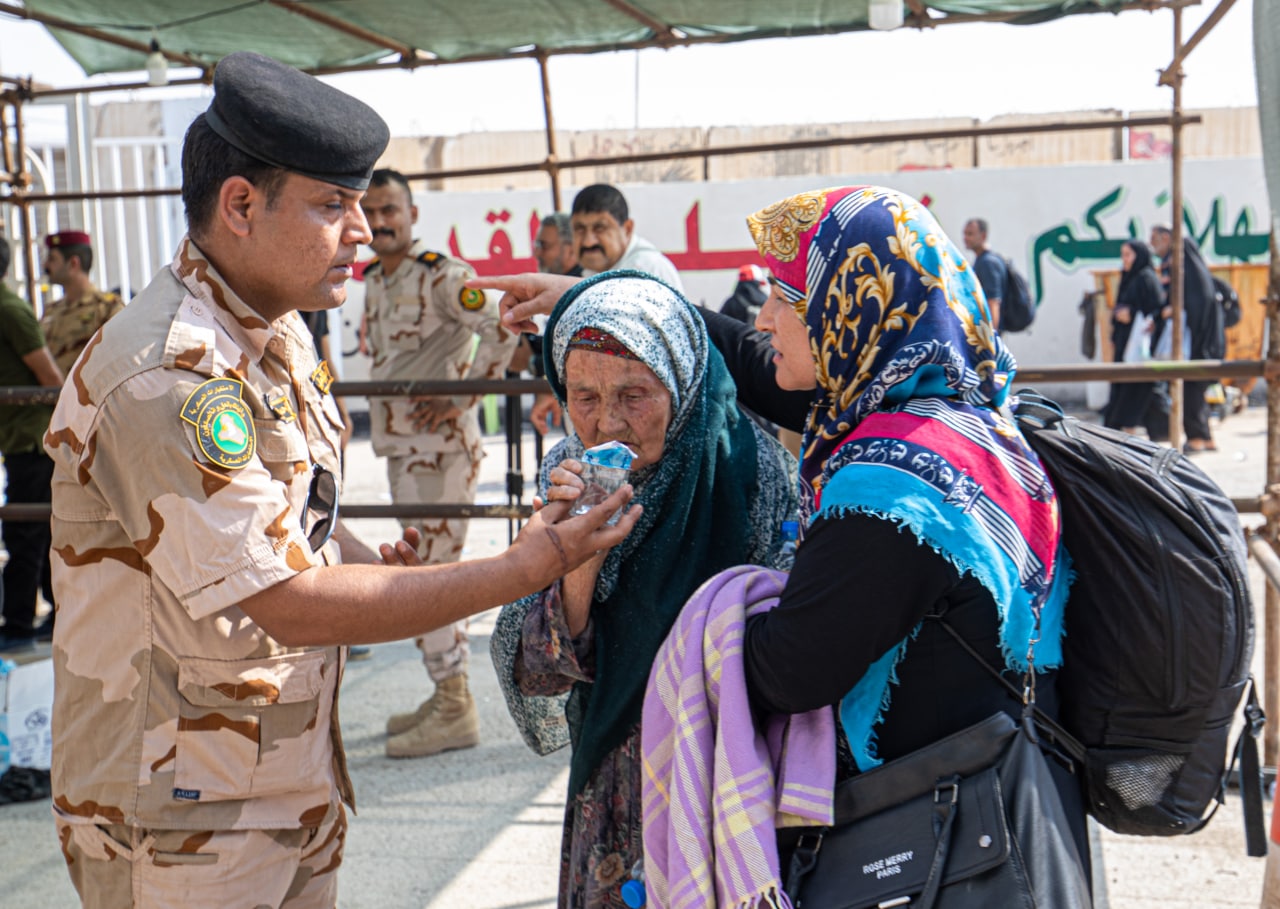الحدود مكتضة.. وكالة نون ترصد تدفق الزائرين عبر المنافذ الحدودية نحو كربلاء (صور)