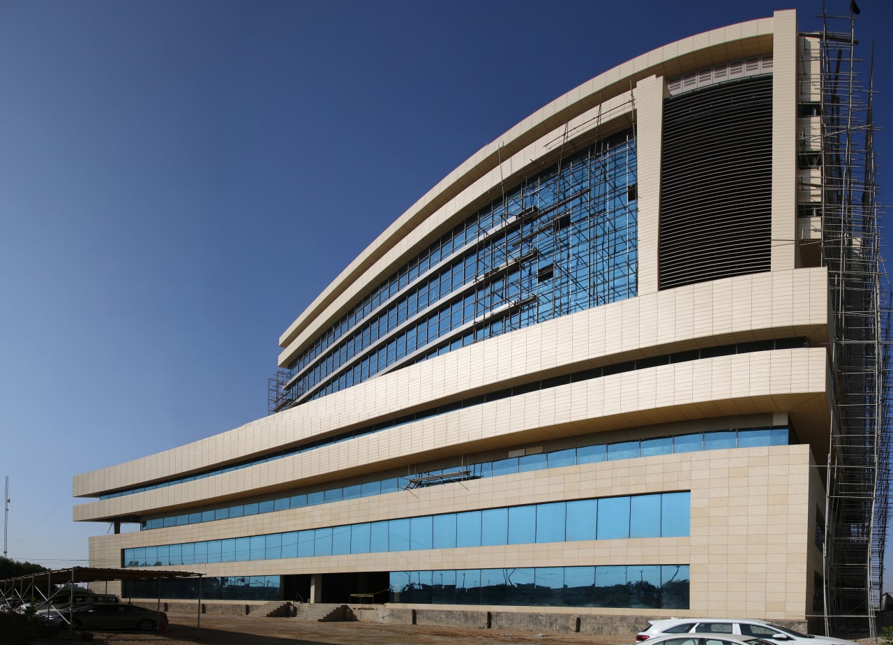 لأول مرة في العراق.. صالة "هايبرد" مزدوجة وتنفس خارجي للخدج في مستشفى خاتم الأنبياء بكربلاء (صور)