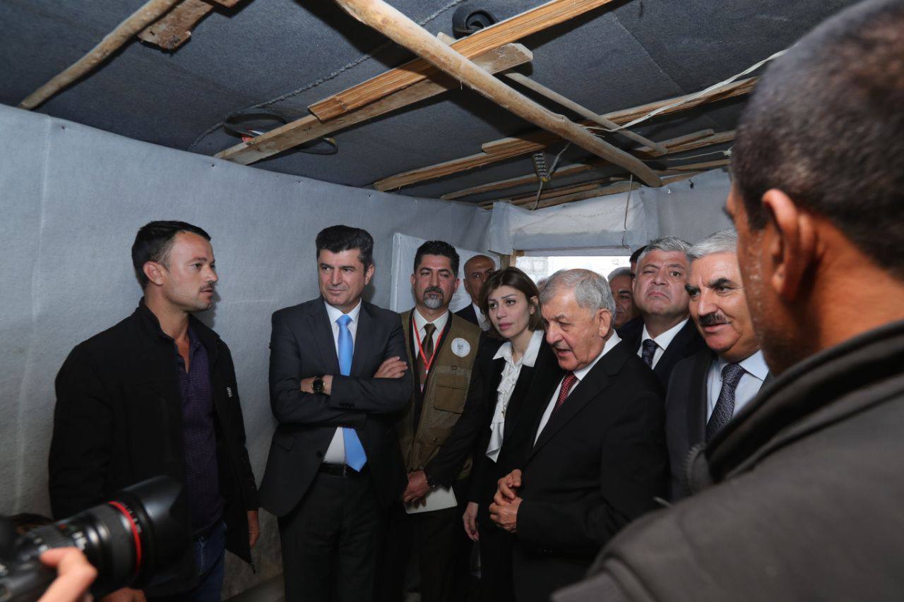 رئيس الجمهورية يجري جولة ميدانية في مخيم شاريا بدهوك برفقة وزيرة الهجرة