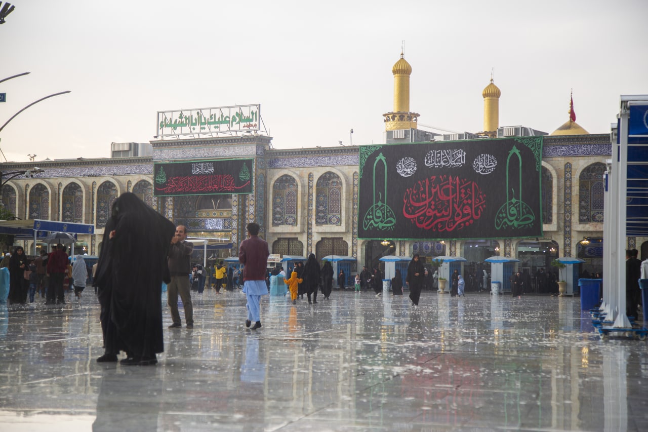 أجواء شتائية ممطرة في كربلاء (فيديو)