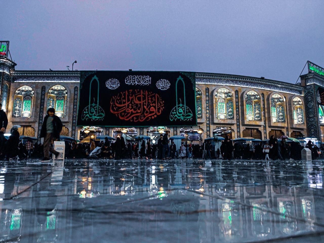 متنبئ جوي يحدد خارطة مسار هطول الأمطار وموعد توقفها