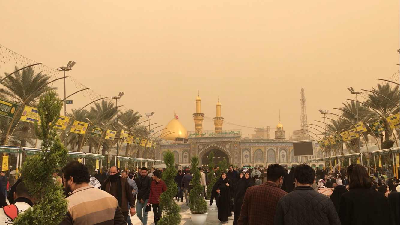 عاصفة ترابية تجتاح كربلاء (فيديو)