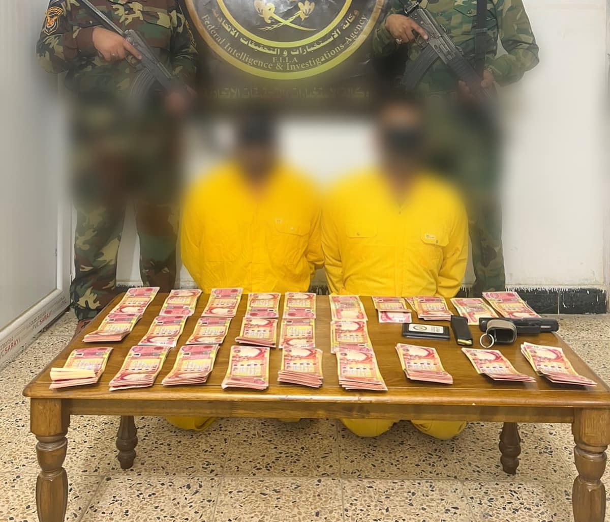 الإطاحة بأربعة متهمين بالمتاجرة بالعملة المزيفة وتهريب الاثار في محافظتين