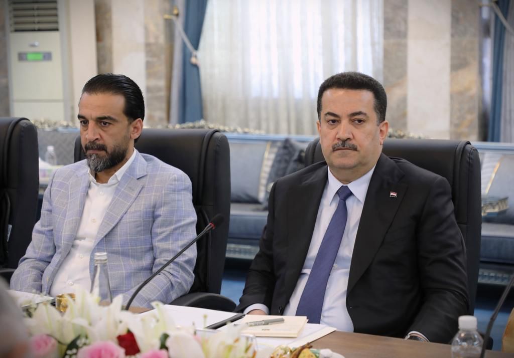 منزل الخنجر يحتضن اجتماعاً لإدارة الدولة و3 ملفات على طاولته (صور)