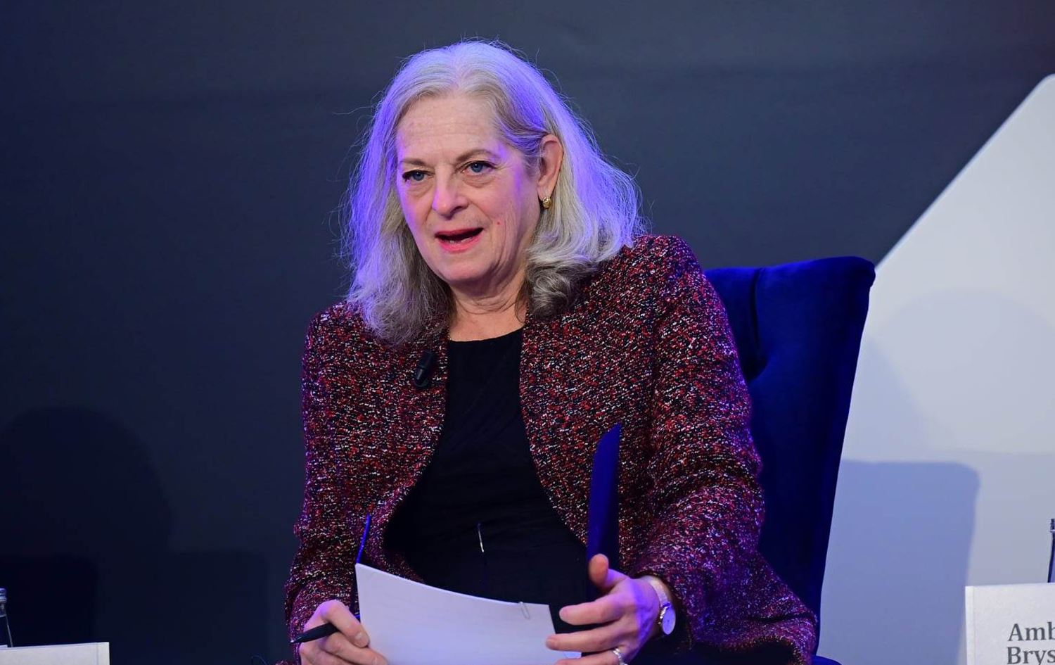 انتخابات آمنة وسليمة.. السفيرة الامريكية: نتطلع الى العمل مع القادة المحليين المنتخبين حديثاً