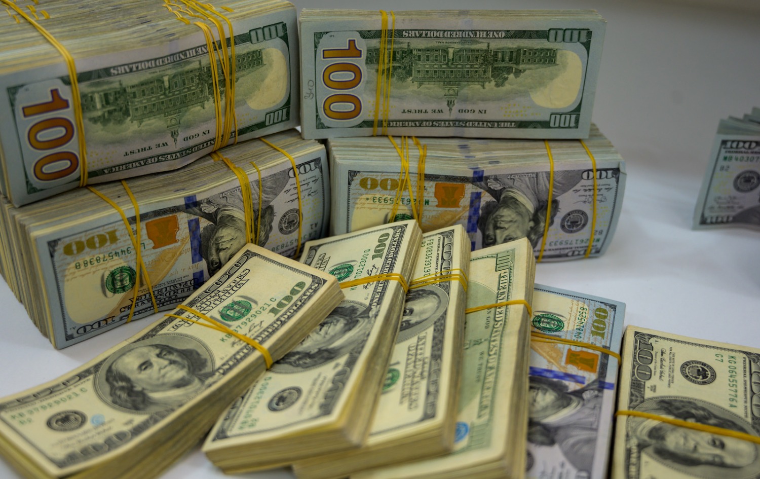 خلال 5 أيام.. مبيعات البنك المركزي العراقي تتجاوز حاجز المليار دولار