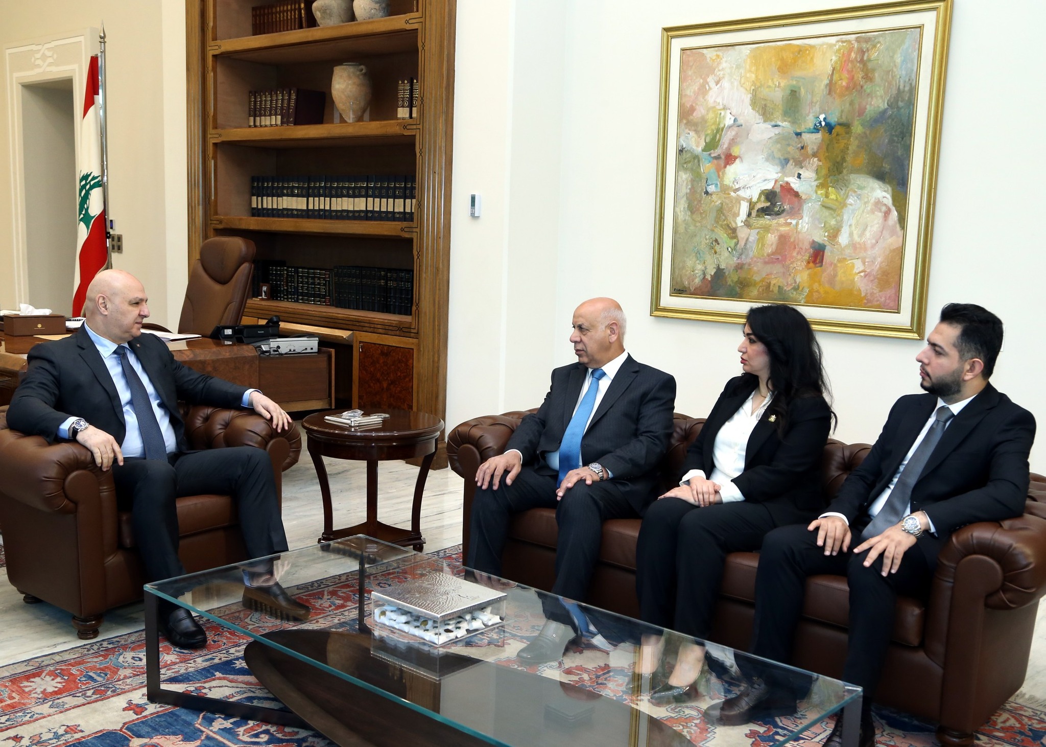 الرئيس اللبناني يتسلم دعوة رسمية من نظيره العراقي لحضور "قمة بغداد"