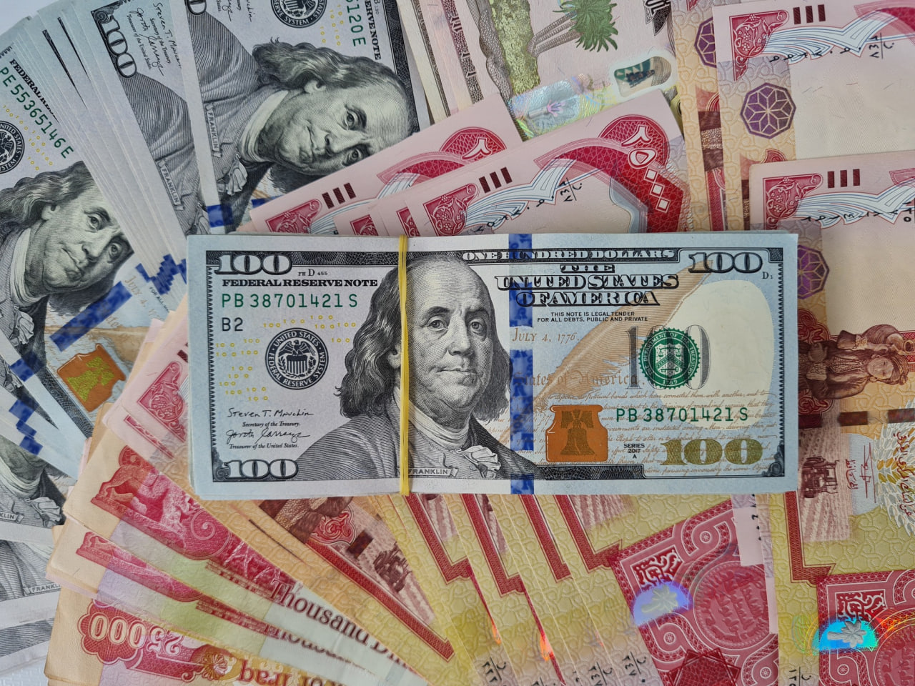 بعد انخفاض.. الدولار يعاود الارتفاع امام الدينار العراقي