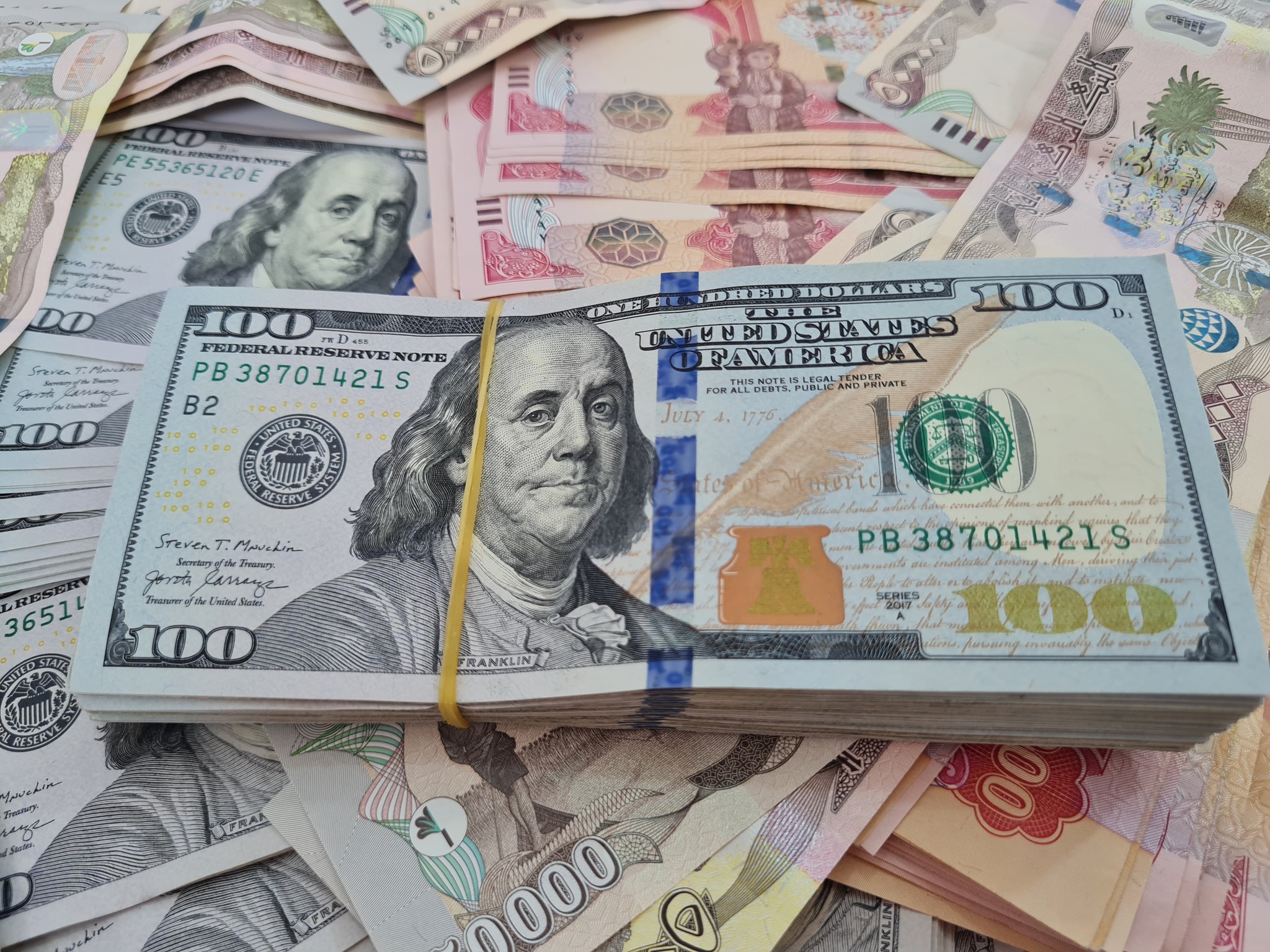 مساء الثلاثاء.. الدولار يواصل انخفاضه امام الدينار العراقي