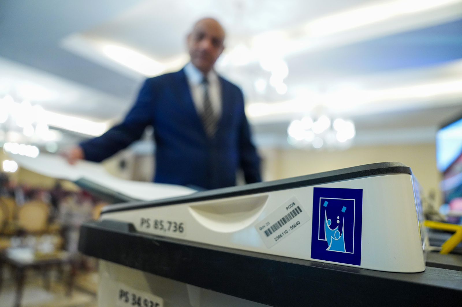 لا نستطيع توفيرها.. نائب يخاطب العراقيين: أيُّ مرشح للانتخابات يعدكم بالتعيينات لا تصدقوه