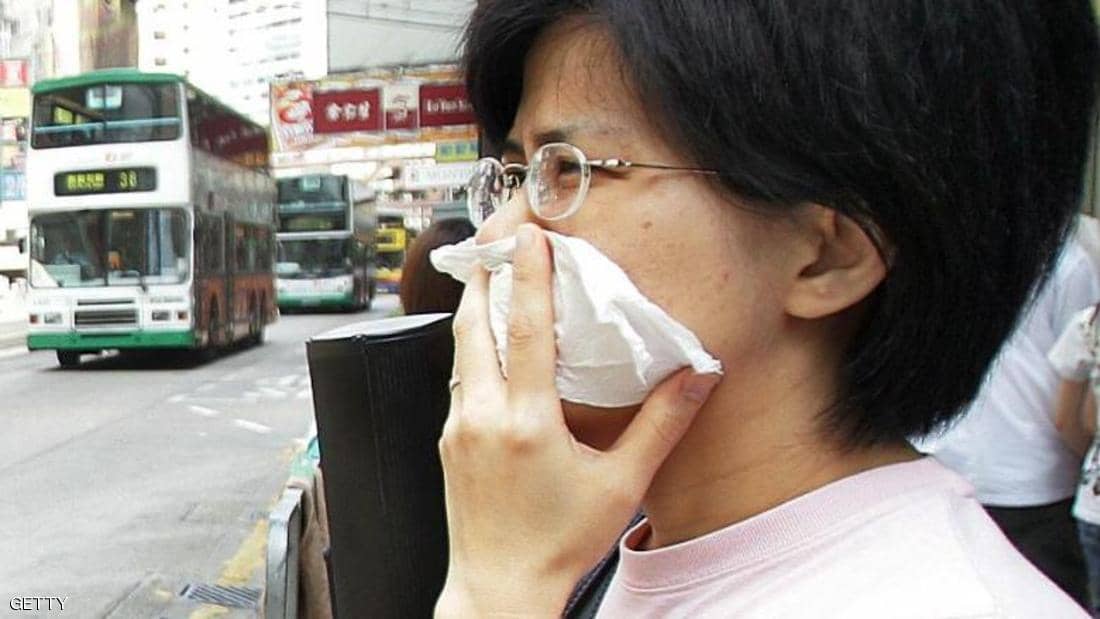 ما المسافة التي يمكن أن يتجاوزها رذاذ "عطسة كورونا"؟