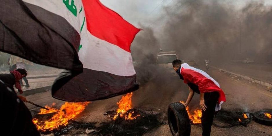 متظاهرون في الناصرية يقطعون ثلاثة جسور بالمدينة