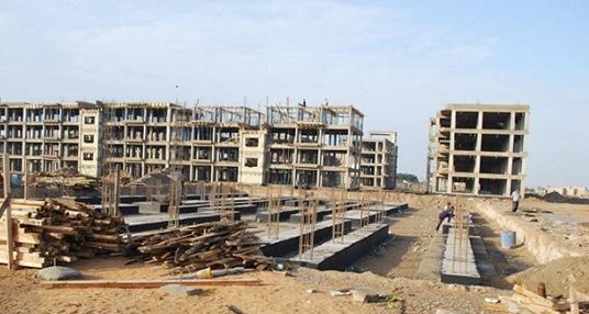 مستشار حكومي: اكثر من 6 الاف مشروع متعثر بكلفة 100 مليار دولار