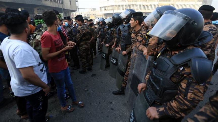 مناوشات بين متظاهرين وقوات مكافحة الشغب ببغداد